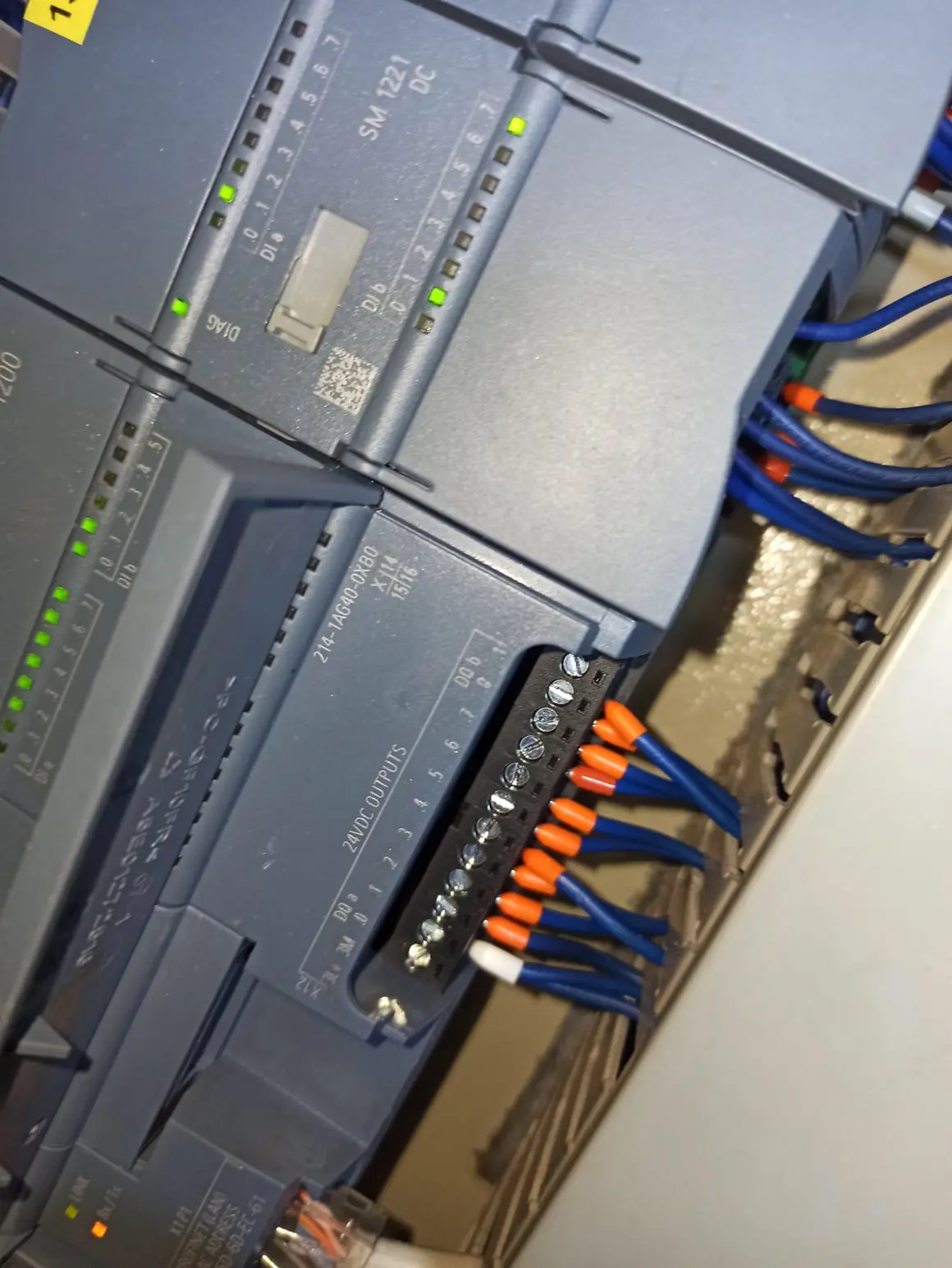 kontrola wyjść sterownika PLC Siemens - Serwis maszyn łódź – naprawa maszyn łódź – naprawa maszyn przemysłowych - automatyka przemysłowa – sterowania maszyn łódź