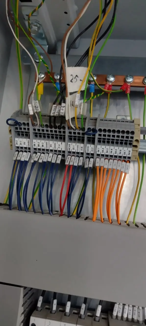 listwa sygnałowa szafy sterowniczej Serwis maszyn łódź – naprawa maszyn łódź – naprawa maszyn przemysłowych – automatyka przemysłowa – sterowania m