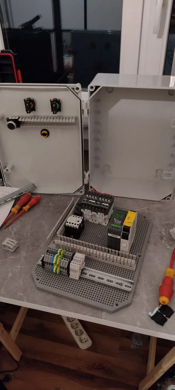 sterowanie układem bezpieczeństwa - projekt -Serwis maszyn łódź – naprawa maszyn łódź – naprawa maszyn przemysłowych – automatyka przemysłowa – sterowania maszyn łódź – elektryka łó